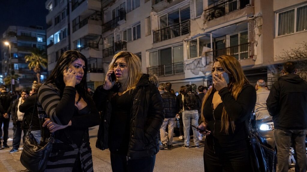 Ege Depreminde Travestiler Panik Yaşadı
